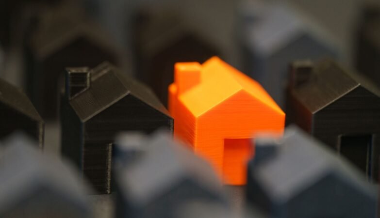 UK house prices decline